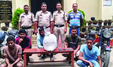 प्रतिबंधित कफ सिरफ तस्करी करते 5 गिरफ्तार