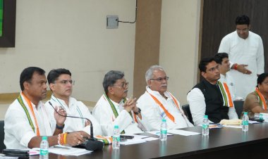 कांग्रेस की पॉलिटिकल अफेयर कमेटी बैठक में शामिल हुए विधायक देवेंद्र