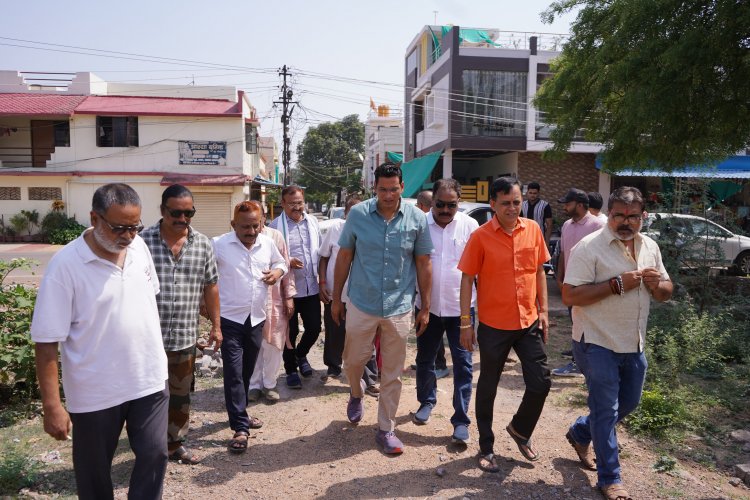विधायक देवेंद्र यादव से नागरिकों ने की भेंट मुलाकात, हुडको मांगलिक भवन का निर्माण जल्द पूरा करने दिए निर्देश