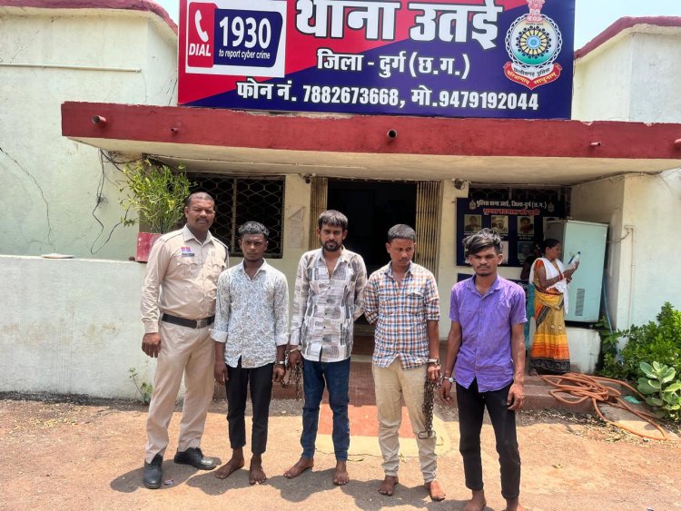 चोरी के जेवर और मोबाइल बेचते एक नाबालिग सहित 5 चोर गिरफ्तार