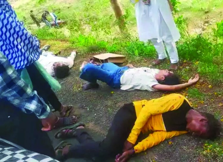 जन्मदिन की पार्टी मनाकर लौट रहे तीन दोस्त सड़क हादसे का शिकार