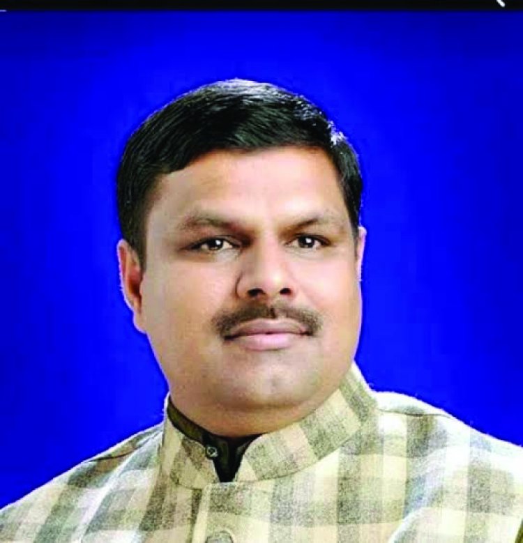 बैडमिंटन खेलने के दौरान चक्कर खाकर गिरे दुर्ग विधायक गजेन्द्र यादव, इलाज जारी 