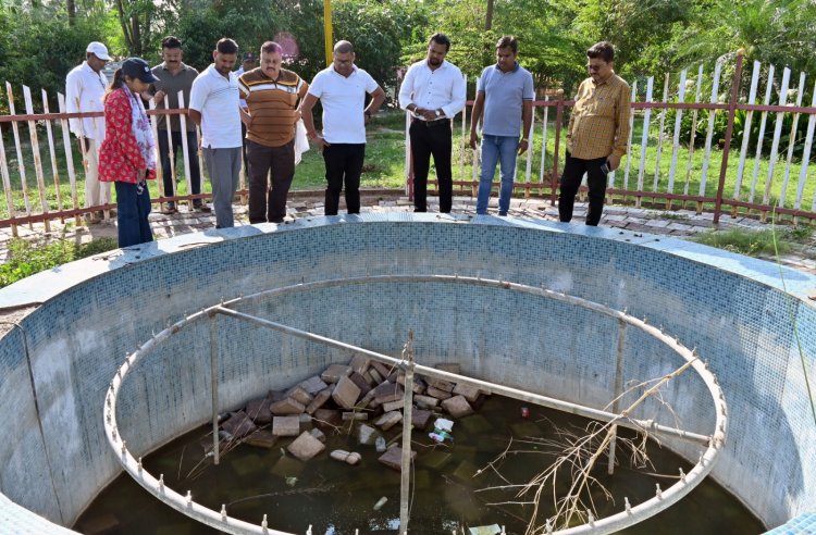 बंद फौव्वारे को चालू करने आयुक्त ने दिए निर्देश