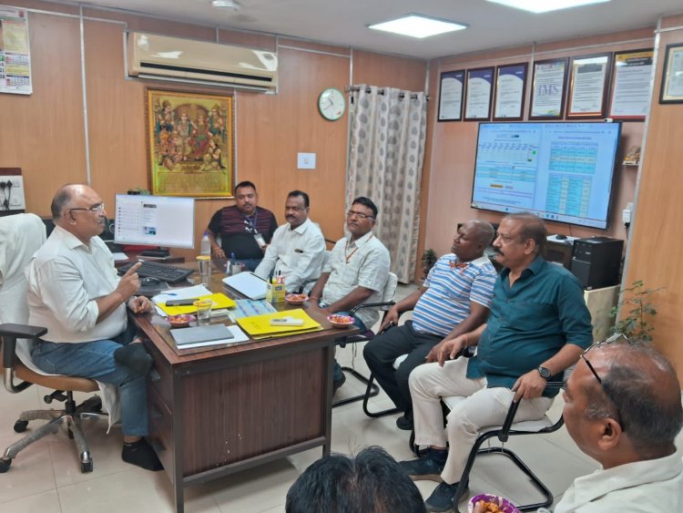 भिलाई इस्पात संयंत्र में मजदूर हितों की रक्षा और कार्यस्थल की परिस्थितियों में सुधार सुनिश्चित करने हुई बैठक