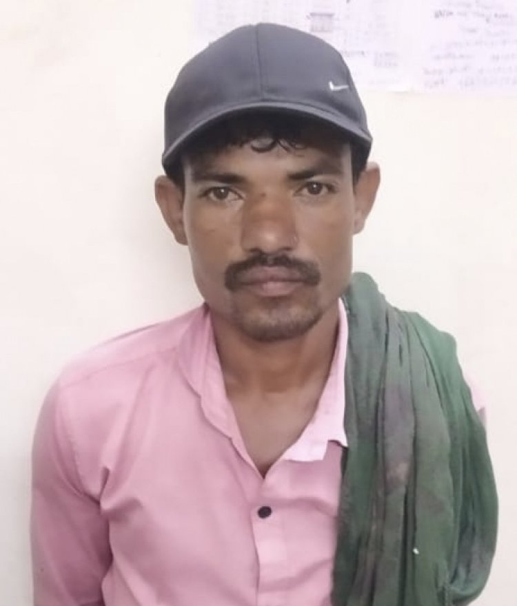 लोहे का धारदार हथियार से लोगों को डराने वाले तीन आरोपी गिरफ्तार