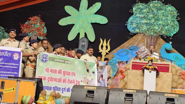 कथा सुनने पहुंचे विधायक गजेन्द्र यादव, शिव पुराण में हुए लीन