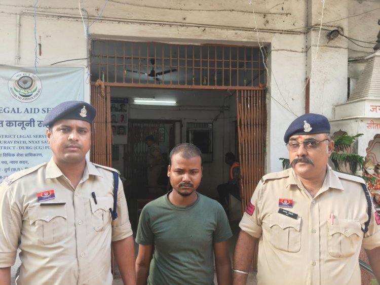 अश्लील वीडियो अपलोड कर उसे दूसरे लोगों को दिखाने वाला युवक गिरफ्तार