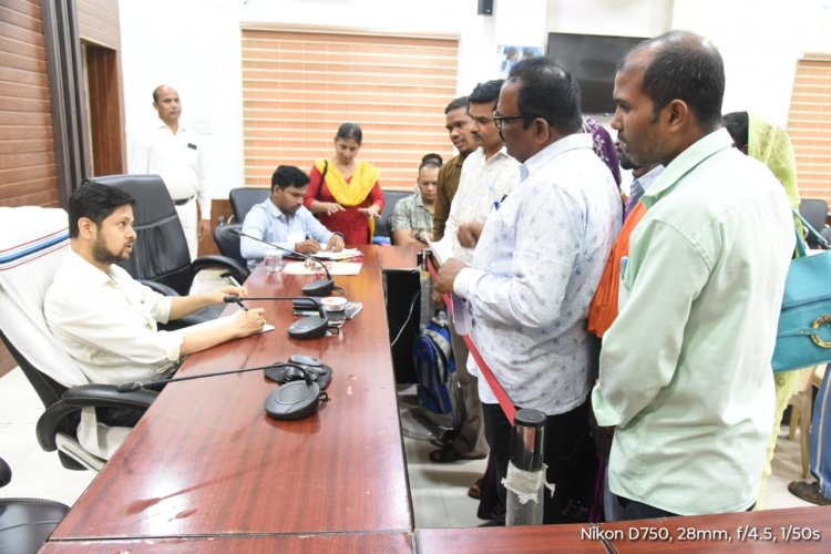 अवैध निर्माण और मुआवजे की मांग लेकर जनदर्शन पहुंचे ग्रामीण, ट्रांसफार्मर क्षमता बढ़ाने किसानों की मांग