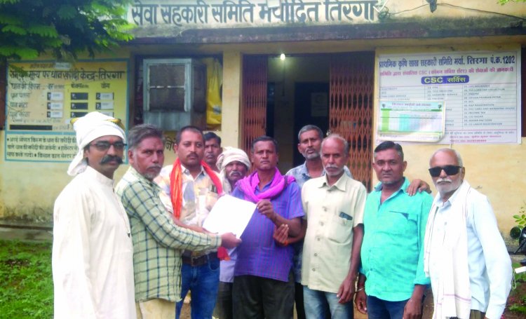 ग्राम पंचायत तिरगा में डीपी खाद की भारी किल्लत, बुआई रुकी, सरपंच ने समिति प्रबंधक को सौंपा कलेक्टर के नाम ज्ञापन