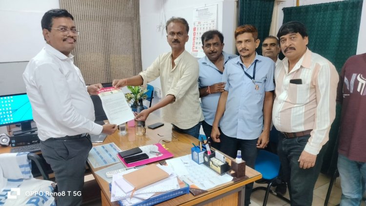 एम्बुलेंस ड्राइवरों की पुनर्नियुक्ति और फाइनल भुगतान की मांग को लेकर बीएसपी वर्कर्स यूनियन ने महाप्रबंधक को सौंपा ज्ञापन