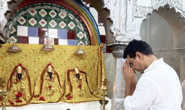 बिहार दौरे के दौरान औरंगाबाद पहुंचे विधायक देवेंद्र यादव, सूर्य मंदिर में दर्शन कर की देशवासियों की सुख-शांति की कामना