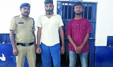 दूसरे की बाइक अपने पास रखना युवक को पड़ा महंगा, दोस्तों ने किया जानलेवा हमला, एक नाबालिग सहित तीन आरोपी गिरफ्तार