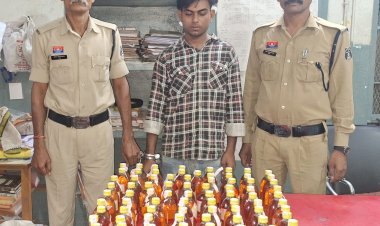 एक्टिवा वाहन में भारी मात्रा में मिला शोले देशी मसाला, पुलिस ने अवैध शराब और वाहन को किया जब्त