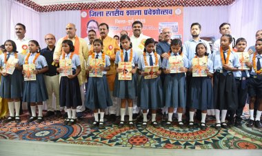 नव प्रवेशी बच्चों को तिलक लगाकर और मुंह मीठा कर किया स्वागत, मेघावी विद्यार्थी भी हुए सम्मानित