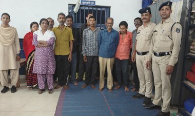 दो जुए की फड़ में दुर्ग पुलिस की रेड, 18430 रुपए के साथ 13 जुआरी गिरफ्तार