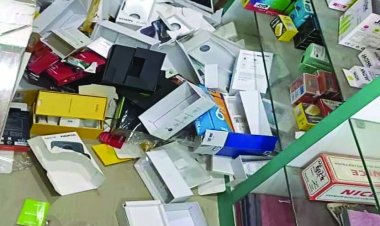 दुकान का ताला तोड़ 2.5 लाख रुपये के 20 मोबाइल चोरी, फल्ली बेचने वाले ने दी सूचना