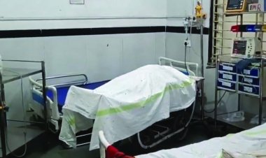 बागेश्वर धाम के दर्शन करने पहुंचे श्रद्धालुओं पर गिरी दीवार, एक महिला की मौत, कई घायल