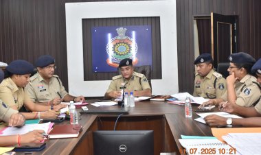 भिलाई में वरिष्ठ पुलिस अधीक्षक की समीक्षा बैठक: लंबित मामलों के शीघ्र निपटारे के निर्देश