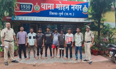 दुर्ग पुलिस का असामाजिक तत्वों पर शिकंजा, हथियार लहराने वाले 5 आरोपी गिरफ्तार, कुल 23 पर कार्रवाई