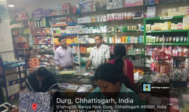 त्योहारी सीजन से पहले बड़ी कार्रवाई: दुर्ग-भिलाई में मेडिकल स्टोर, ब्यूटी शॉप और मिठाई दुकानों पर छापेमारी, लिए गए कई सैंपल