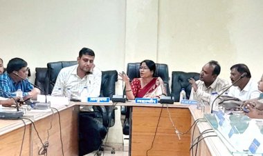 दुर्ग शहर विकास को लेकर लिए गए अहम फैसले, इंदौर की तर्ज पर सड़क किनारे से हटेंगे होडिंग