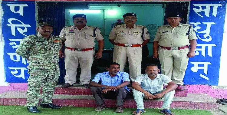 फर्जी ऋण पुस्तिका से जमानत कराने वाले दो गिरफ्तार, पुरानी किसान किताब में की गई थी हेराफेरी