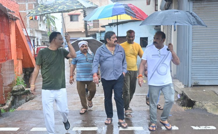 महापौर नीरज पाल ने जल भराव क्षेत्र का किया निरीक्षण