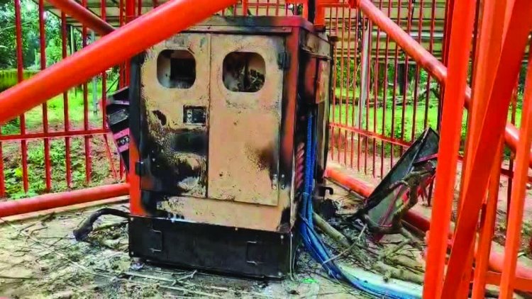 नारायणपुर में नक्सलियों का हमला: मोबाइल टावर में आगजनी, विकास कार्यों को रोकने की कोशिश