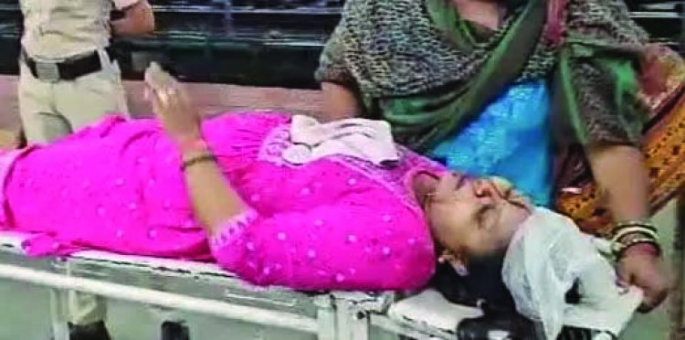 ट्रेन में सीट को लेकर भिड़ीं दो महिलाएं, एक का सिर फोड़ा, अस्पताल में भर्ती