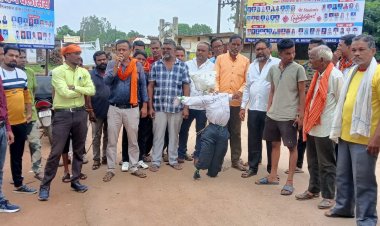 कथित धर्मांतरण के विरोध में ग्राम निकुम में पुतला दहन