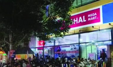 लिफ्ट में डेढ़ घंटे तक फंसे रहे 8 लोग, मची अफरातफरी