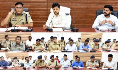 परम्परागत सुव्यविस्थत ढंग से हो पर्वों का आयोजन, पंडालों पर रखें पैनी नजर-कलेक्टर