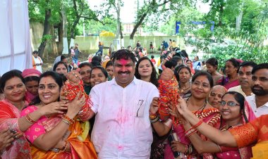 विधायक गजेन्द्र यादव के हाथों में सजी हजारों राखियां