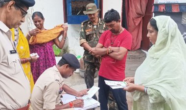 तड़के 5 बजे अटल आवासों में पुलिस का छापा, 31 संदिग्धों का लिया फिंगर प्रिंट