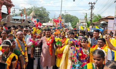 भक्ति और उल्लास से गूंजी दुर्ग की सड़के, यादव समाज ने निकाली भव्य शोभायात्रा