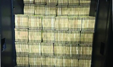 ऑनलाइन सट्‌टेबाजी: कांग्रेस नेता के घर से 12 करोड़ रुपए कैश बरामद, 6 करोड़ रुपये की ज्वेलरी जब्त