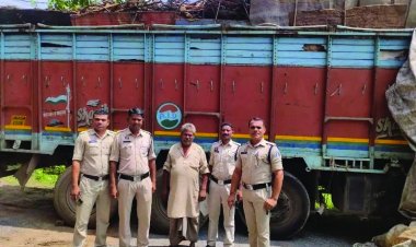 23 टन कबाड़ से भरा ट्रक जब्त, चालक गिरफ्तार, ट्रक सहित 17 लाख का माल जब्त