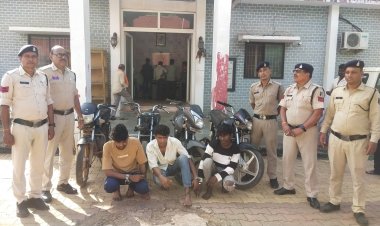 बाइक चोरी करने वाले तीन आरोपी गिरफ्तार, चार मोटरसाइकिल जब्त