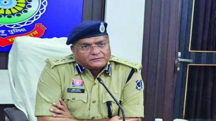 नौकरी दिलाने के नाम पर पैसे लेने वाली महिला प्रधान आरक्षक सेवा से बर्खास्त, दुर्ग पुलिस अधीक्षक ने की बड़ी कार्रवाई