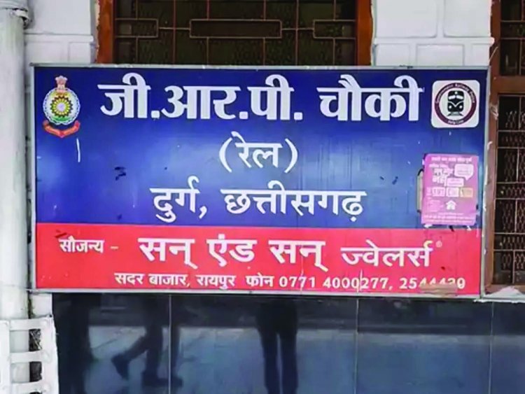 अस्पताल से डायलिसिस कराकर लौट रही महिला से लूट, तीन आरोपी गिरफ्तार, एक की तलाश जारी