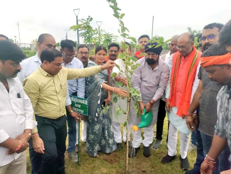 क्रेडा अध्यक्ष श्री सवन्नी द्वारा ऊर्जा शिक्षा उद्यान का किया निरीक्षण