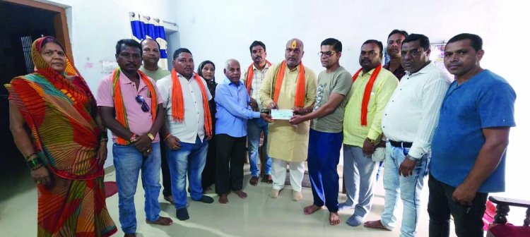दुर्ग ग्रामीण विधायक ललित चंद्राकर ने प्रदान की सहायता राशि