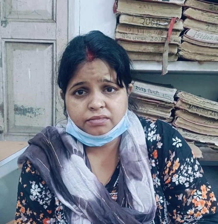 झूठे केस में फसाने की धमकी देकर लाखों रुपए ऐंठने वाली महिला गिरफ्तार