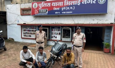 चोरी की बाइक बरामद, तीन आरोपी गिरफ्तार