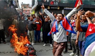 नेपाल में हिंसक प्रदर्शन, पीएम ओली का इस्तीफा, 20 की मौत, पूर्व प्रधानमंत्री की पत्नी को जिंदा जलाया