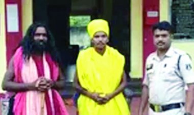 साधु बने चोर गिरफ्तार, मोबाइल शॉप से चार्जर और नकदी उड़ाई