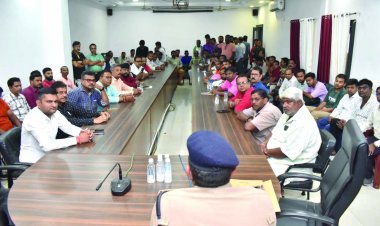 पुलिस कंट्रोल रूम में दुर्गोत्सव समितियों की बैठक, 125 से ज्यादा आयोजक हुए शामिल