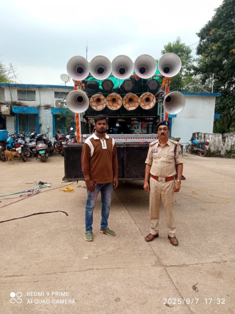 कड़ी चेतावनी के बाद भी नहीं माने डीजे वाले, दुर्ग पुलिस ने 4 वाहन और लाईट ट्रस्ट सेट किया जब्त