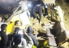 बस पर पहाड़ गिरने से 18 की मौत, कई अभी भी लापता