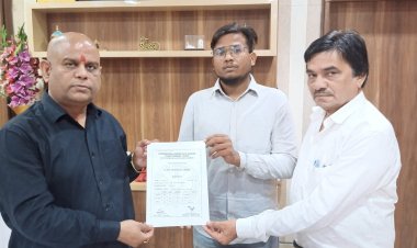 एस.आर. हॉस्पिटल एण्ड पैरामेडिकल कॉलेज में विद्यार्थियों को सर्टिफिकेट वितरण, चेयरमैन संजय तिवारी ने दी शुभकामनाएं